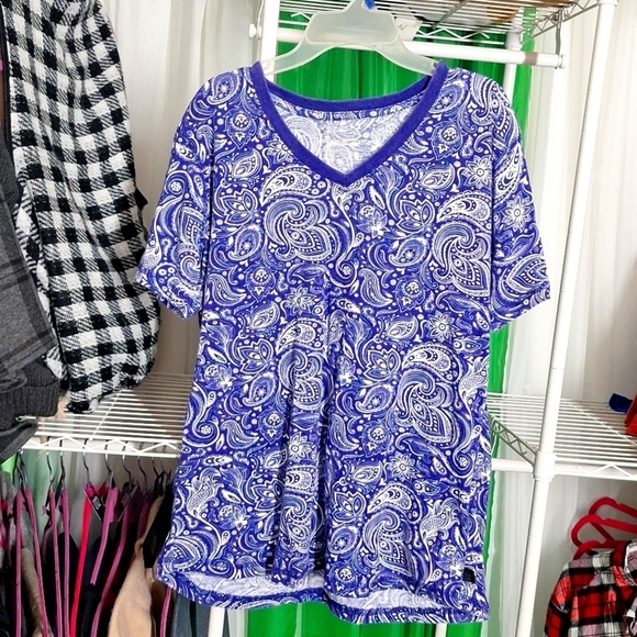 LINCOLN OUTFITTERS BLUE PAISLEY PRINT V-NECK TOP LARGE - Picture 1 of 3